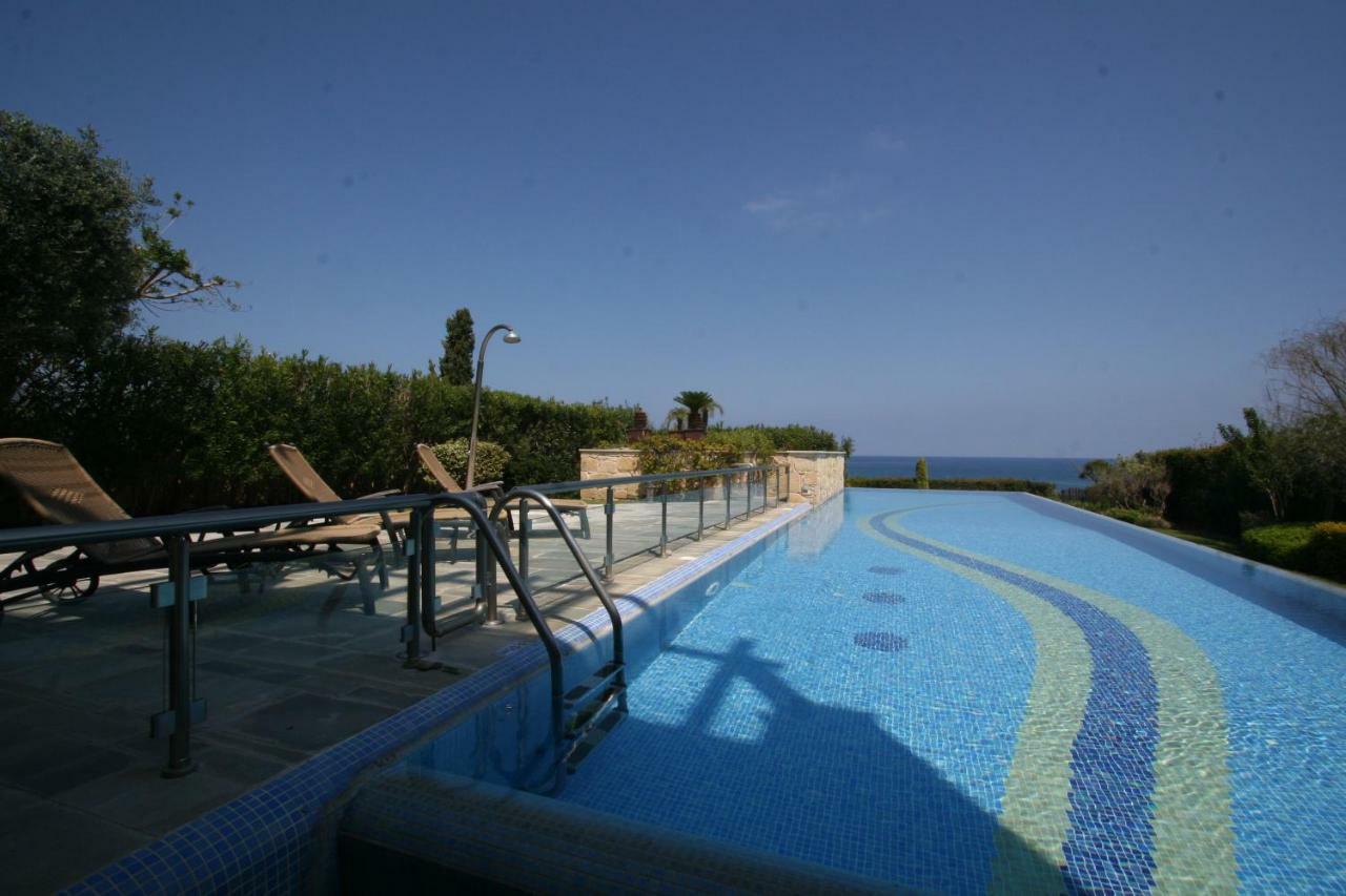 Beach Villa Olivia Neo Chorio Exterior photo